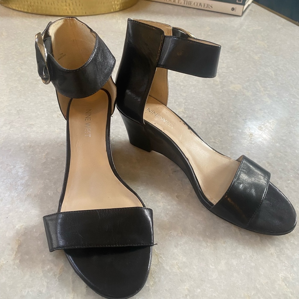 Stylish Nine West Black Leather Ankle-Strap Wedge Sandals Size 7.5